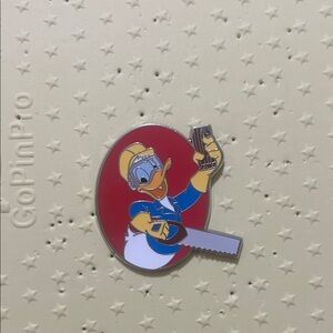 Donald Duck pin